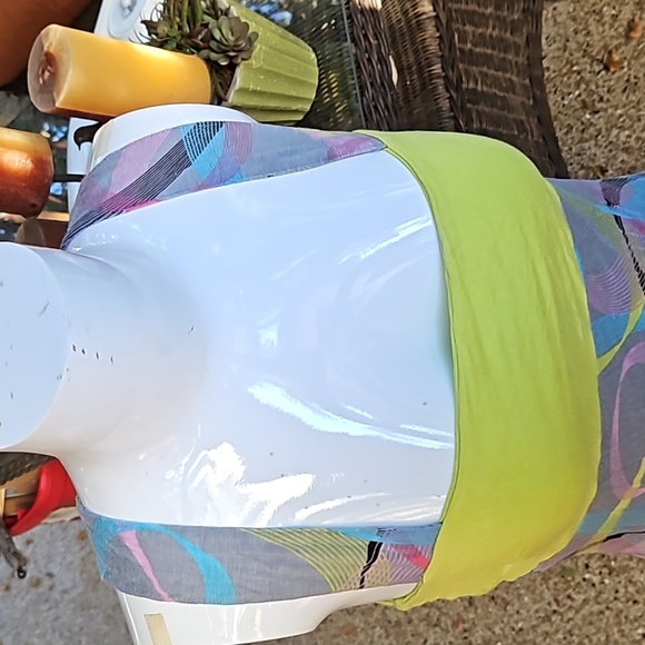 O'stin Studio sports top with jogger bra colorful abstract size small - Picture 2 of 6